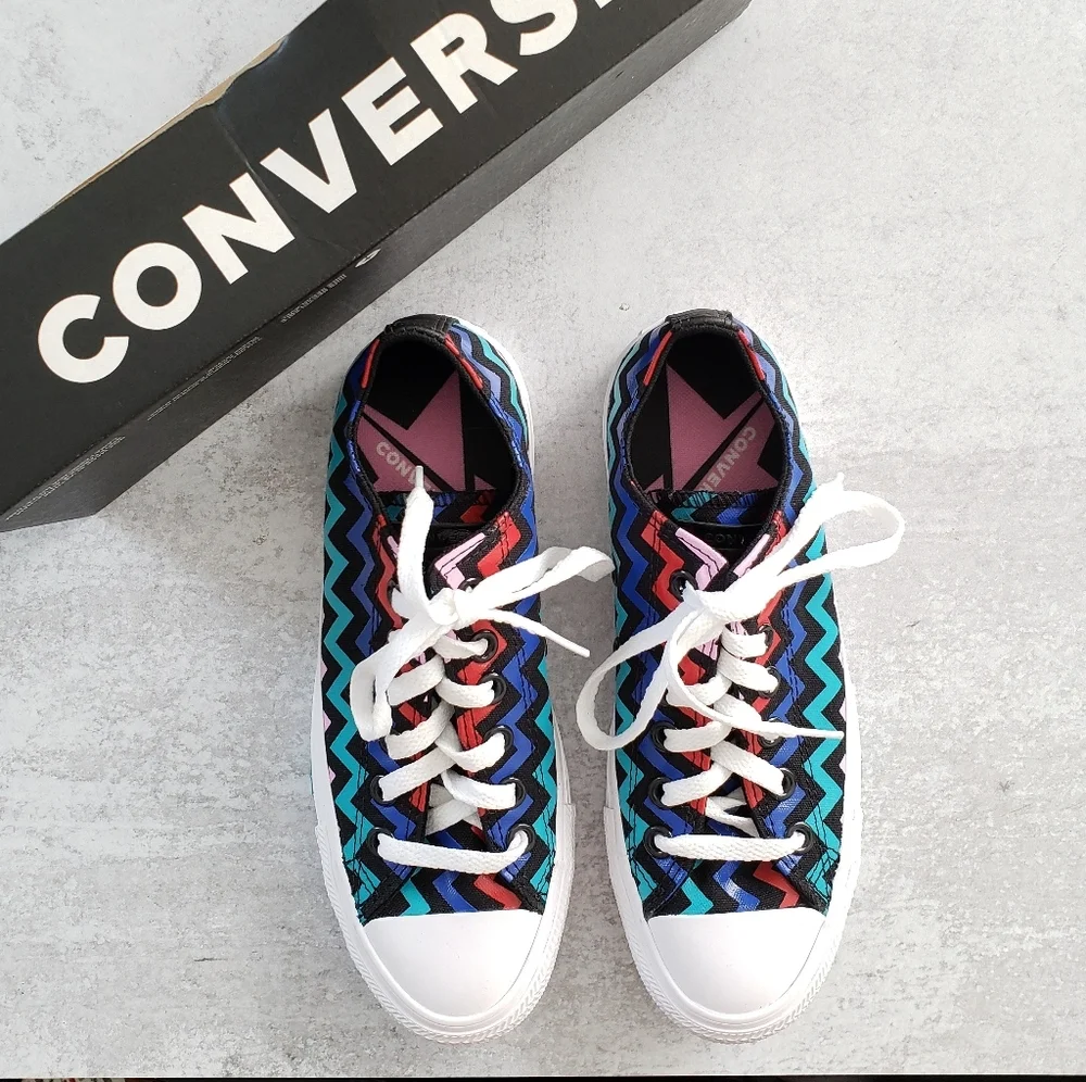 Converse CTAS VLTG Low Top Sneakers Chevron Heart Black Blue Pink SZ 6.5 - Picture 1 of 7
